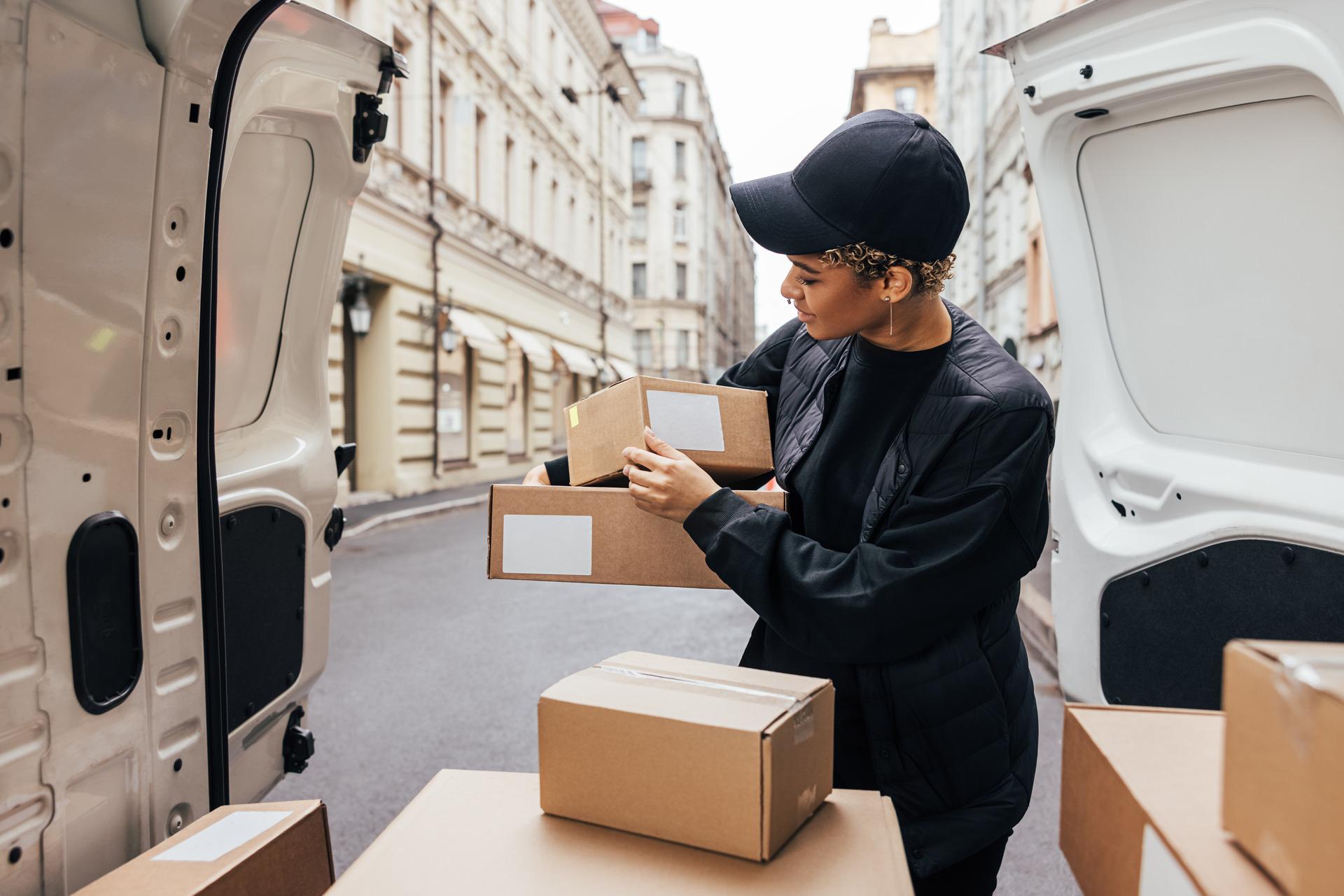 The Ultimate Guide To Shopify Dropshipping (In 2025)