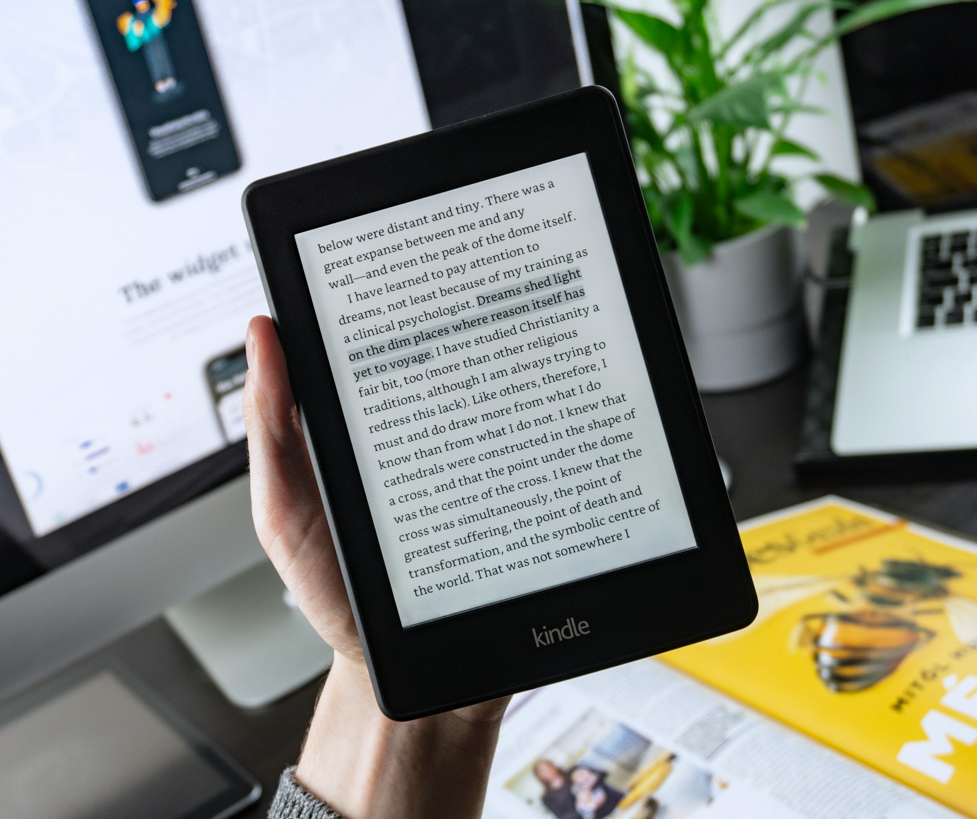 What Are Digital Products? Trends &amp; Strategies For 2025